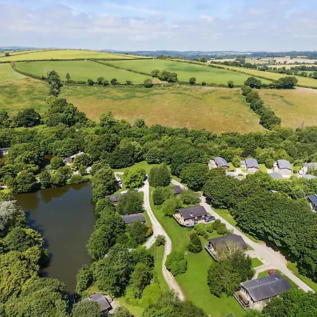 4 Lake View *