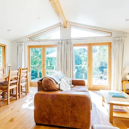 4 Lake View * Looe