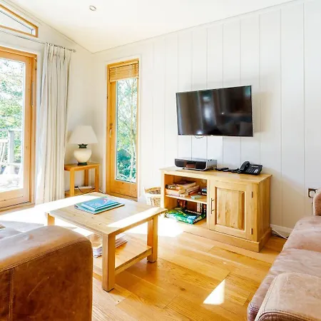 4 Lake View Looe